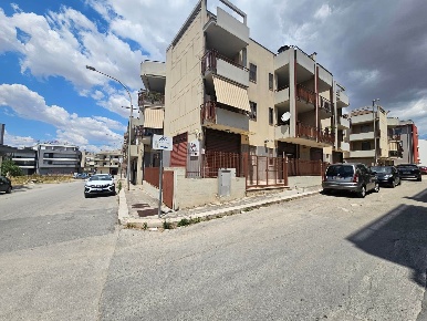 Foto Locale commerciale a Altamura di 55 m² con 2 locali in affitto