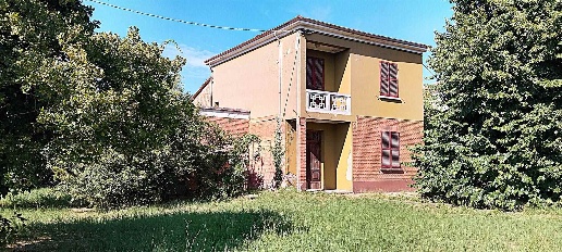 Foto Casa indipendente a Lugo di 200 m² con 10 locali in vendita