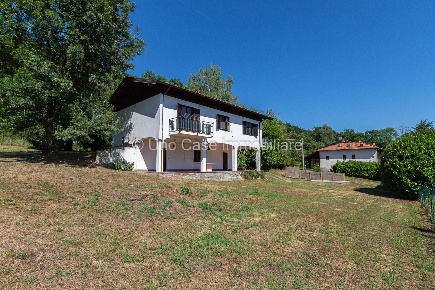 Foto Villa unifamiliare in Via Maddalena 21, Burolo di 115 m² con 5 locali