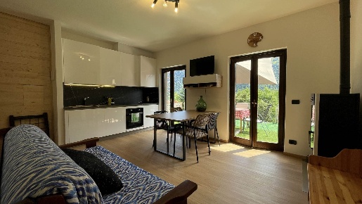 Foto Villa a schiera in Via Valle 6, Morbegno di 52 m² con 4 locali