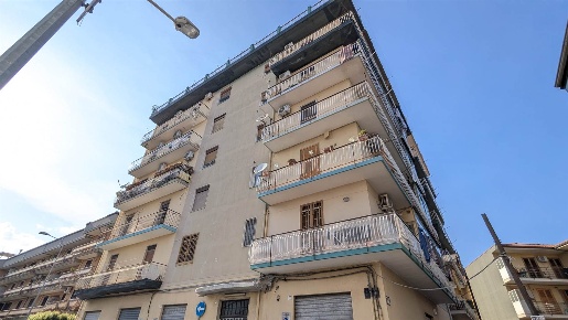 Foto Appartamento in VIA VITTORIO SARDELLA, Acireale di 99 m² con 3 locali