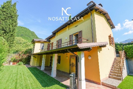 Foto Villa unifamiliare in via fontane  5, Gardone Riviera di 136 m²
