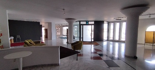 Foto Locale commerciale in zona semicentrale 1, Nola di 820 m² con 2 locali