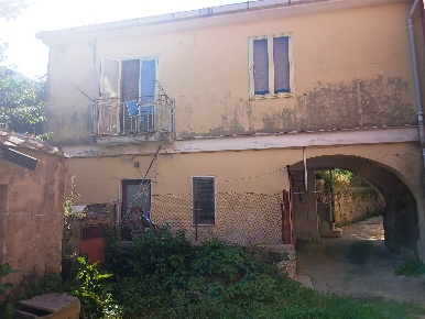 Foto Appartamento a Baronissi Centro di 160 m² con 5 locali in vendita