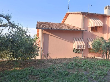 Foto Appartamento a Montepulciano Sant'albino di 275 m² con 8 locali