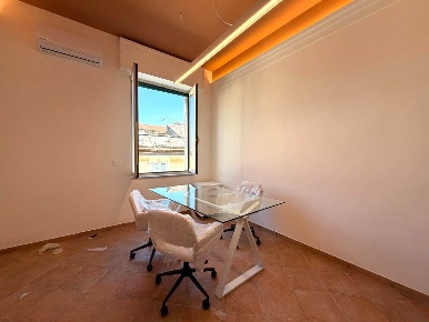 Foto Ufficio a Santa Maria Capua Vetere di 80 m² con 5 locali in affitto