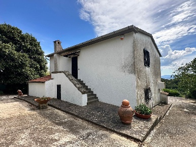 Foto Rustico a Roccastrada di 236 m² con 5 locali in vendita