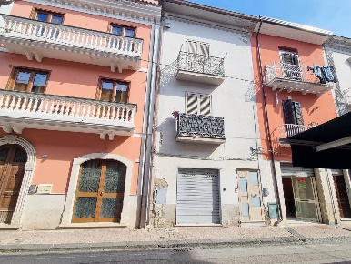 Foto Case semi ndipendenti in Via Cosimo Petrillo 130, di 100 m² in vendita
