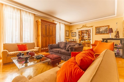 Foto Appartamento in Via Vito Nicola De Nicoloò 20, Bari di 166 m²