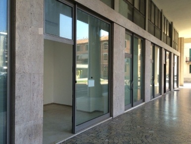 Foto Negozio in piazzale L. Da Vinci, Venezia Mestre di 21 m² con 1 locali