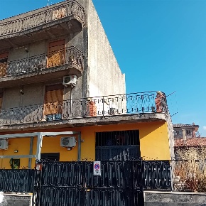 Foto Garage in via Affitto, Mascalucia Centro di 43 m² con 1 locali