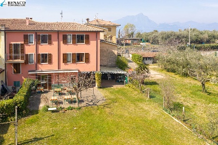 Foto Case semi ndipendenti a Torri del Benaco Centro di 367 m² in vendita