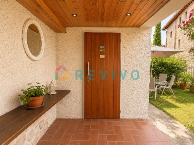 Foto Casa indipendente a Reggello Centro di 99 m² con 5 locali in vendita