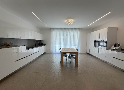 Foto Appartamento a Chioggia Sottomarina di 105 m² con 4 locali in vendita