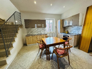 Foto Appartamento a Foiano della Chiana Centro di 100 m² con 5 locali