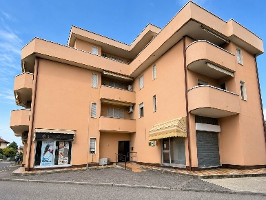 Foto Magazzino in Via Matteotti 3, Cogliate Centro di 105 m² con 1 locali