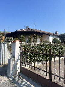 Foto Villa unifamiliare a Offanengo Marchessa di 248 m² con 7 locali