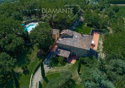 Foto Cessione attività a Bucine Centro di 540 m² con 15 locali in vendita