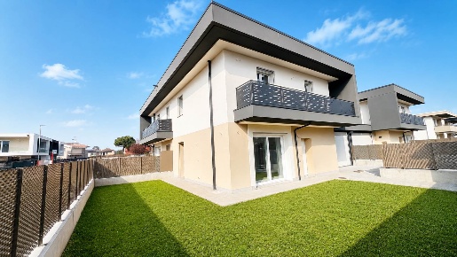 Foto Villa unifamiliare a Grassobbio di 130 m² con 4 locali in vendita