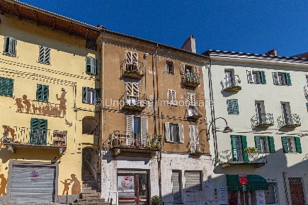 Foto Appartamento in Piazza Gioberti  5, Ivrea di 78 m² con 2 locali