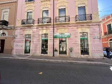 Foto Negozio in Via Cesare Braico 26, Brindisi Centro Storico di 113 m²