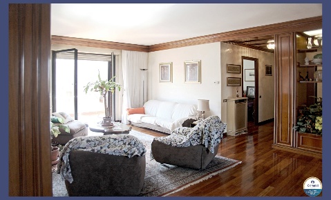 Foto Appartamento in G. De Chirico, Milano Trenno di 183 m² con 5 locali