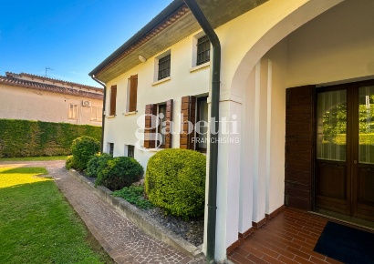 Foto Casa indipendente a Conselve Centro di 246 m² con 10 locali in vendita