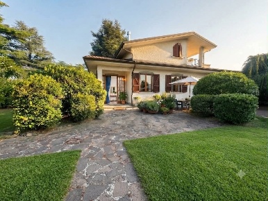 Foto Villa singola in Via Polezzera 2, Castel San Giovanni Centro di 420 m²