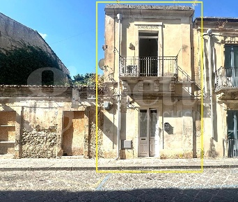 Foto Casa indipendente in Via DUCEZIO 93, Noto Centro di 68 m² con 4 locali