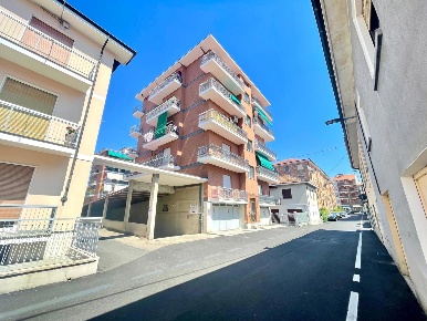 Foto Appartamento in Via Nazario Sauro 6/1, Alba di 80 m² con 3 locali