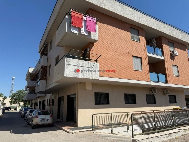 Foto Negozio in Viale degli Artigiani 48, Foggia di 250 m² con 3 locali