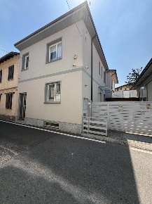 Foto Casa indipendente a Inveruno Centro di 150 m² con 5 locali in vendita