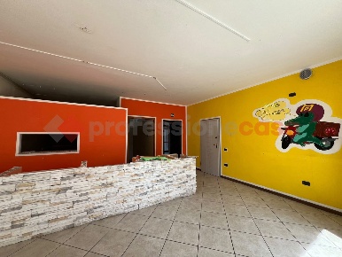 Foto Negozio a Cologna Veneta Centro di 101 m² con 3 locali in affitto