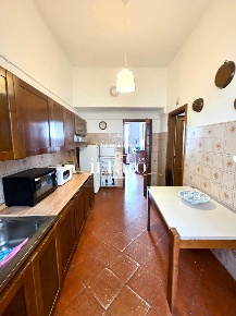 Foto Villa bifamiliare a Viareggio Centro di 75 m² con 4 locali in vendita