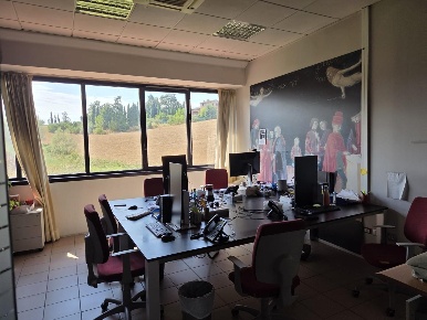 Foto Ufficio a Siena Isola d'Arbia di 183 m² con 4 locali in vendita