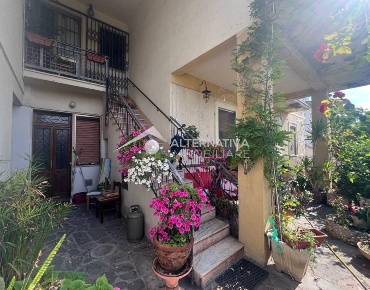Foto Casa indipendente a Pisa Pietrasantina di 380 m² con 10 locali