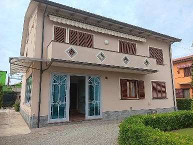 Foto Casa indipendente a Santa Croce sull'Arno Centro di 230 m² in vendita