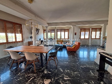 Foto Villa bifamiliare a Pontedera Villaggi, Bellaria di 270 m² in vendita