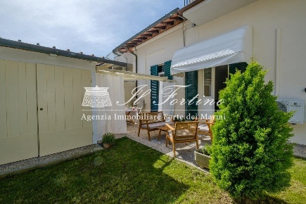 Foto Appartamento a Forte dei Marmi Vittoria Apuana di 60 m² con 3 locali
