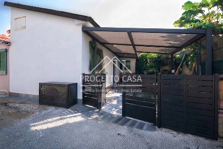 Foto Casa indipendente in via stipeto, Pietrasanta di 93 m² con 5 locali