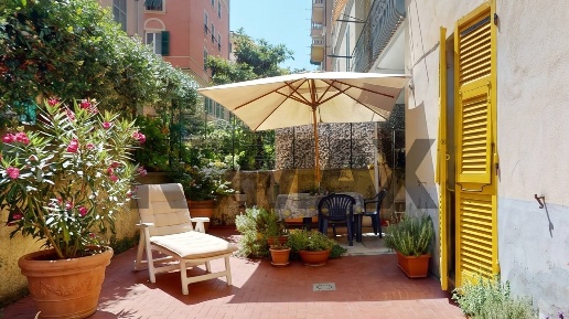 Foto Appartamento in Via Tevere 1, Genova Pegli di 89 m² con 5 locali