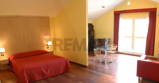 Foto Residence in Via Spoleto 9, Torino Lucento di 750 m² con 16 locali