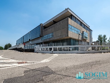 Foto Capannone industriale in Via Roma 71, Golasecca di 10711 m² in affitto
