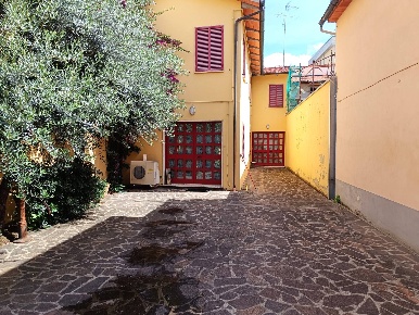 Foto Ufficio in via zarini 137-139, Prato Zarini - Valentini di 400 m²