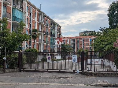 Foto Posti auto in Via Sem Benelli 8, Milano Gallaratese di 13 m²