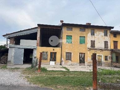 Foto Case semi ndipendenti in Via Tesoli 2, Calvisano di 368 m² in vendita