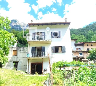 Foto Casa indipendente in frazione di roveredo 99, Chiusaforte Roveredo