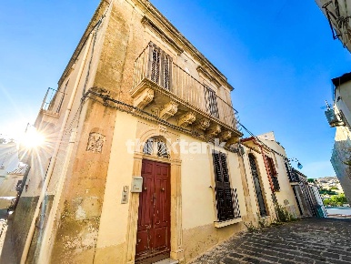 Foto Casa indipendente in Via Alfio Mandraro, Noto Centro di 150 m²
