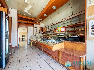Foto Locale commerciale in Via carducci 16, Montano Lucino Lucino di 680 m²