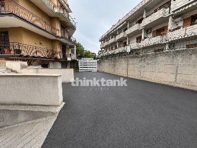Foto Magazzino in Via Umberto, Sant'Agata li Battiati di 220 m² in vendita